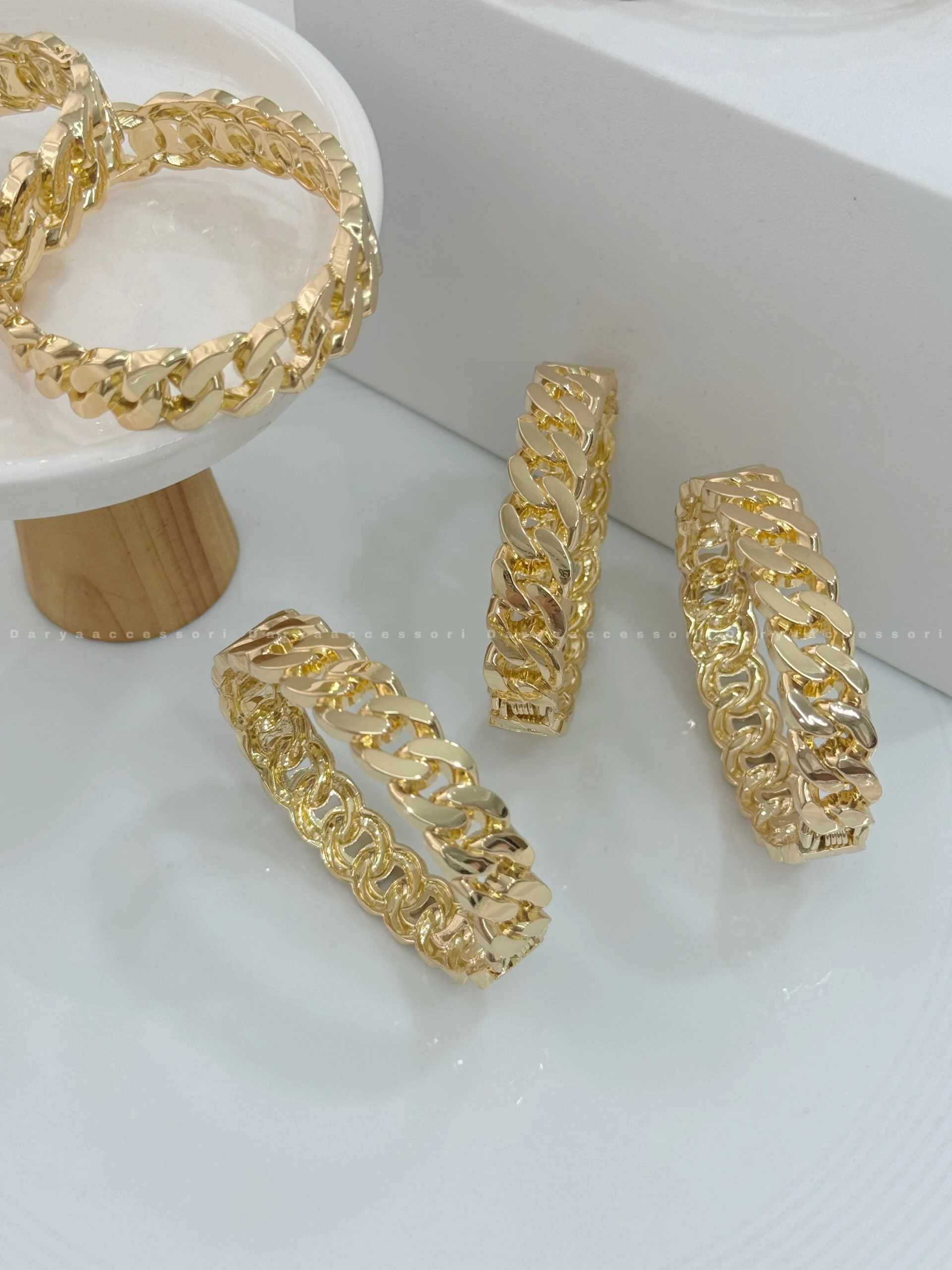 91ED0391-6022-4263-99ED-49A17B4B623C النگو کارتیر طلایی 2139 - Image 1